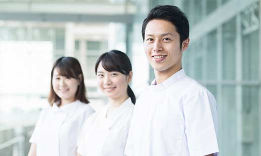 笑顔の歯科衛生士