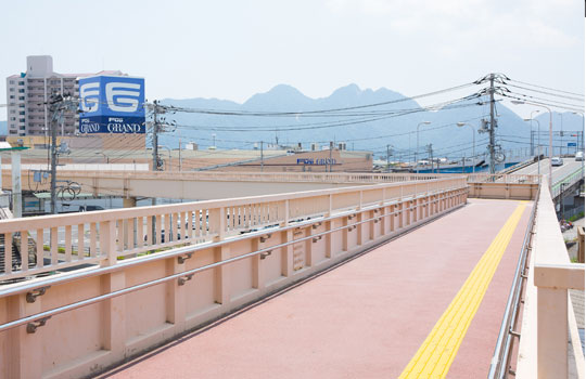 フジグランナタリー方面の歩道橋